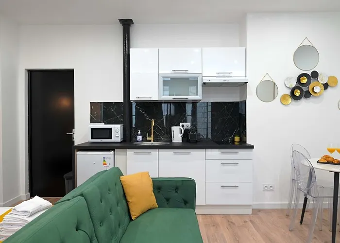 Modern Studio For 3